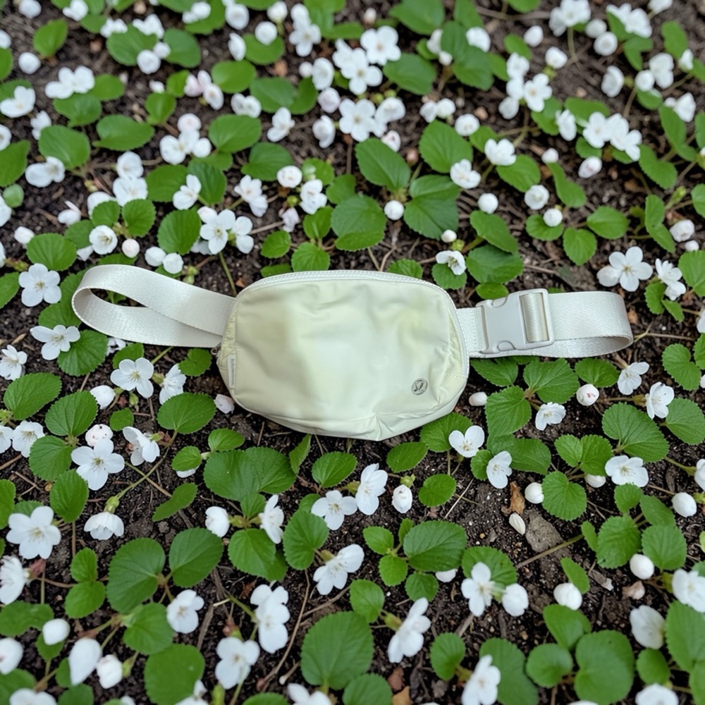 Lululemon Belt bag in white (read description)